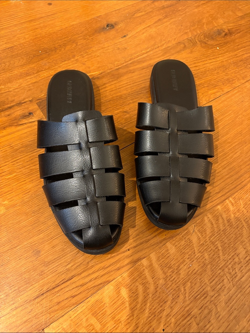 Black Faux Leather Old Navy Black Jack Woven Slide Fisherman Sandals Size 7 - Picture 2 of 8